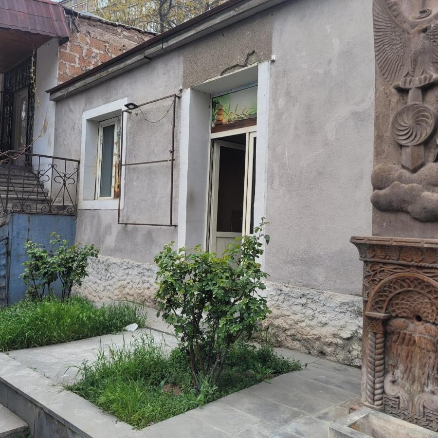 Guest House In The Small Center Yerevan Ngoại thất bức ảnh